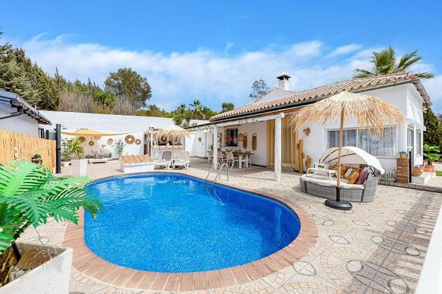 Foto 1 de Chalet en venta en Almogía de 4 habitaciones con terraza y piscina