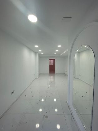 Foto 1 de Local en alquiler en Nueva Andalucía centro de 38 m²
