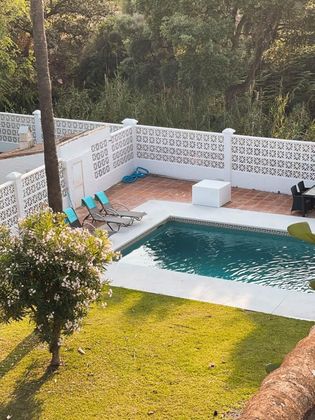 Foto 2 de Chalet en alquiler en Elviria de 4 habitaciones con terraza y piscina