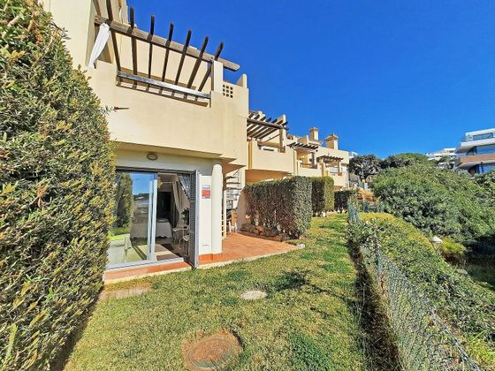 Foto 1 de Venta de casa adosada en Cabo Pino - Reserva de Marbella de 3 habitaciones con terraza y piscina