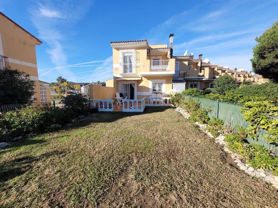 Foto 2 de Casa en venda a La Duquesa de 3 habitacions amb terrassa i piscina