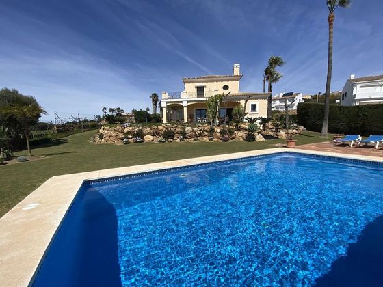 Foto 2 de Xalet en venda a La Duquesa de 4 habitacions amb terrassa i piscina
