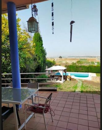 Foto 2 de Venta de chalet en Montequinto de 7 habitaciones con piscina y garaje