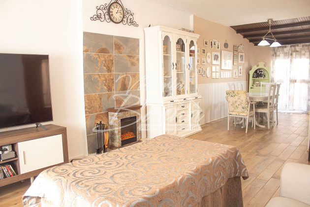 Foto 1 de Casa en venda a Huévar del Aljarafe de 3 habitacions amb terrassa i aire acondicionat