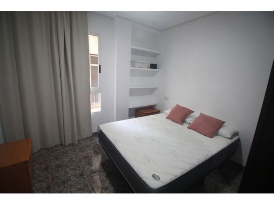 Foto 2 de Alquiler de piso en calle Platería de 2 habitaciones con muebles y aire acondicionado