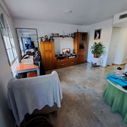 Foto 2 de Casa adossada en venda a calle La Florida de 4 habitacions amb balcó i calefacció