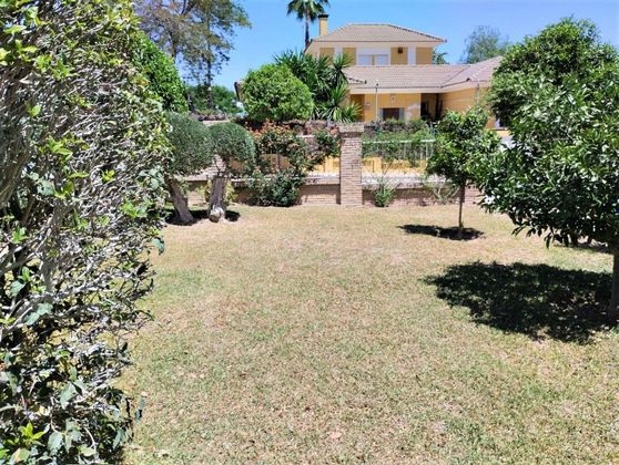 Foto 2 de Xalet en venda a Valencina de la Concepción de 4 habitacions amb terrassa i piscina