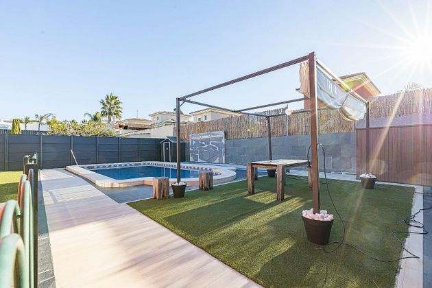 Foto 2 de Xalet en venda a La Alcayna de 4 habitacions amb piscina i garatge