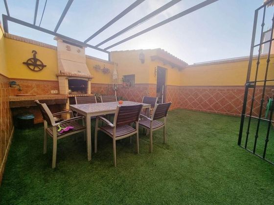 Foto 1 de Venta de casa en Albaida del Aljarafe de 3 habitaciones con garaje y aire acondicionado