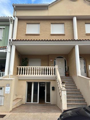 Foto 2 de Casa en venda a calle Ausias March de 3 habitacions amb terrassa