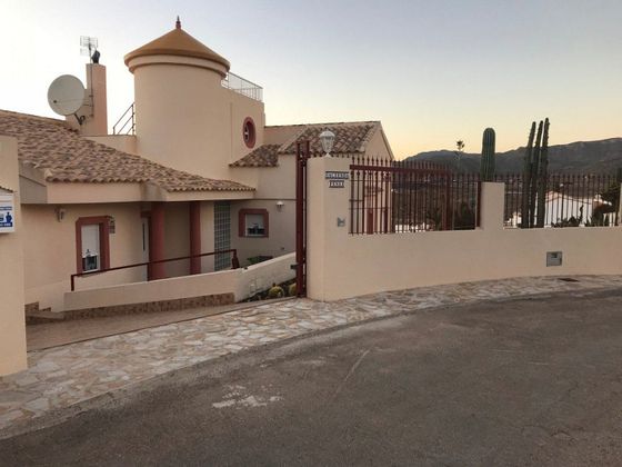 Foto 1 de Chalet en venta en Los Puertos de 8 habitaciones con terraza y piscina