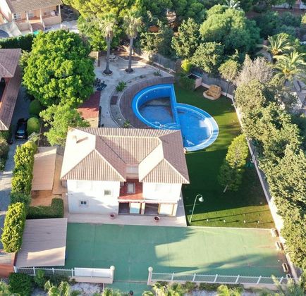 Foto 2 de Xalet en venda a Perín de 6 habitacions amb terrassa i piscina