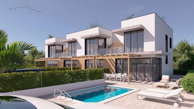 Foto 2 de Dúplex en venta en Los Puertos de 3 habitaciones con terraza y piscina