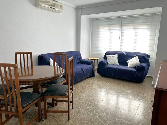 Foto 2 de Piso en alquiler en Benimaclet de 4 habitaciones con muebles y balcón