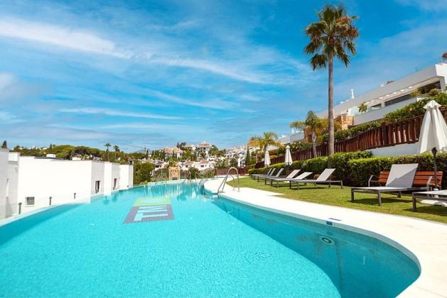 Foto 1 de Casa en lloguer a Lomas de Marbella Club - Puente Romano de 3 habitacions amb terrassa i piscina