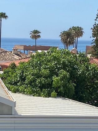Foto 1 de Alquiler de chalet en Lomas de Marbella Club - Puente Romano de 4 habitaciones con terraza y piscina
