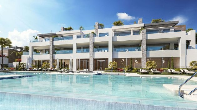 Foto 2 de Venta de piso en Cabo Pino - Reserva de Marbella de 3 habitaciones con terraza y piscina