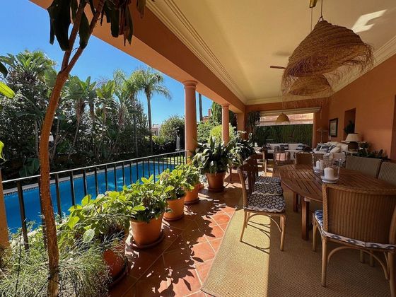 Foto 1 de Alquiler de chalet en Lomas de Marbella Club - Puente Romano de 5 habitaciones con terraza y piscina