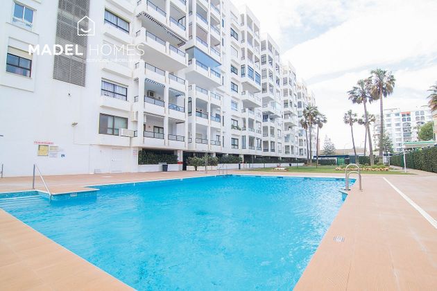 Foto 1 de Piso en alquiler en paseo Marítimo Rey de España de 2 habitaciones con terraza y piscina