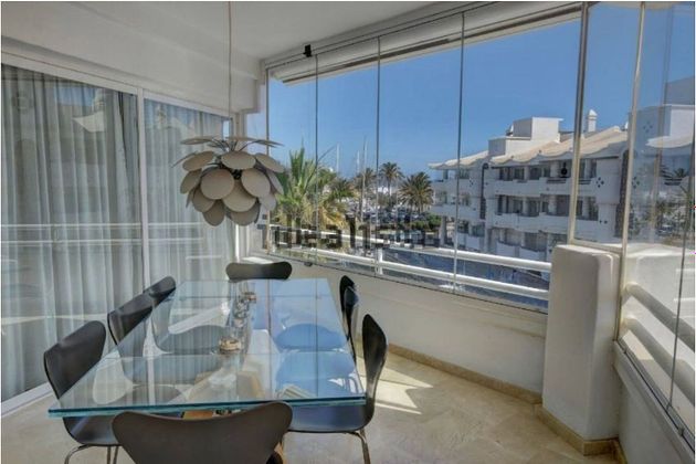 Foto 2 de Àtic en venda a Puerto Marina de 2 habitacions amb terrassa i piscina