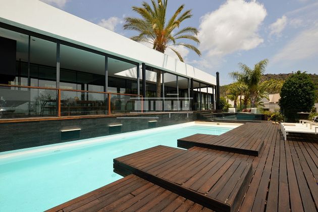 Foto 1 de Venta de chalet en Los Monasterios-Alfinach de 4 habitaciones con terraza y piscina