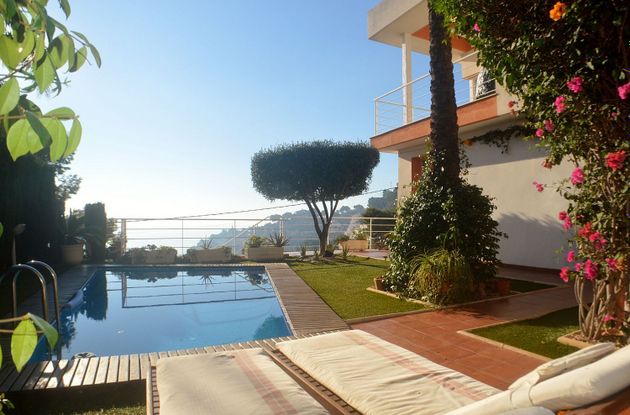Foto 2 de Venta de chalet en Los Monasterios-Alfinach de 3 habitaciones con terraza y piscina