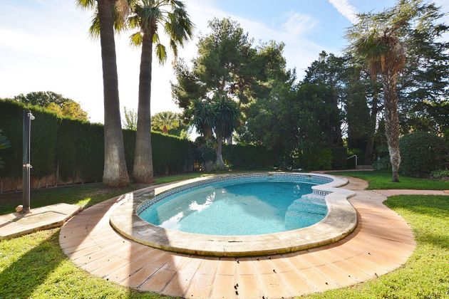 Foto 2 de Alquiler de chalet en Los Monasterios-Alfinach de 4 habitaciones con terraza y piscina