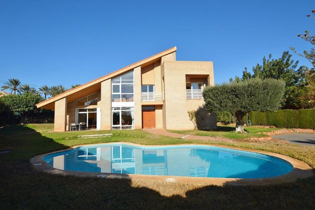 Foto 1 de Venta de chalet en Los Monasterios-Alfinach de 5 habitaciones con terraza y piscina