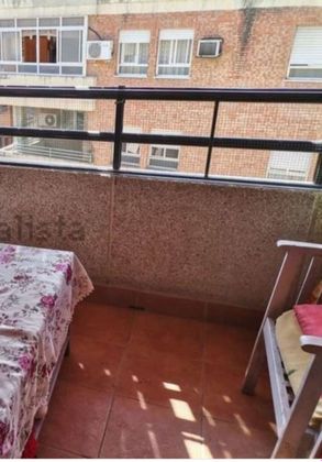 Foto 2 de Venta de piso en calle Sevilla de 4 habitaciones con terraza y garaje