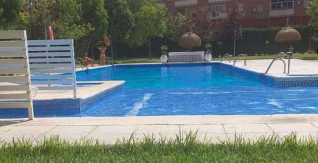 Foto 2 de Pis en venda a calle Diego Cabrera de 4 habitacions amb terrassa i piscina