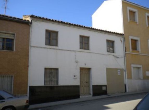 Foto 1 de Casa adossada en venda a calle Diecinueve de Julio de 5 habitacions amb terrassa i jardí