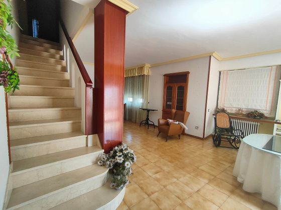 Foto 2 de Casa adossada en venda a calle Granada Esquina Arroyo de 6 habitacions amb terrassa i garatge