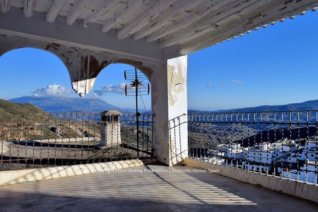 Foto 1 de Chalet en venta en Alpujarra de la Sierra de 48 habitaciones con terraza y jardín