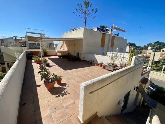 Foto 2 de Casa en venda a avenida De Los Pinares de 3 habitacions amb terrassa i piscina