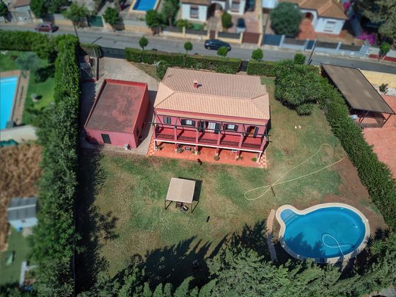 Foto 1 de Xalet en venda a calle Cordialidad de 4 habitacions amb terrassa i piscina