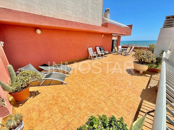 Foto 2 de Àtic en venda a calle Amparo Belda de 3 habitacions amb terrassa i piscina