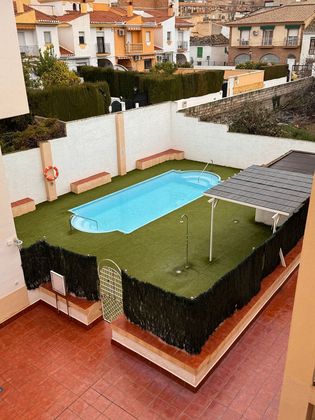 Foto 2 de Pis en venda a Zubia (La) de 2 habitacions amb terrassa i piscina