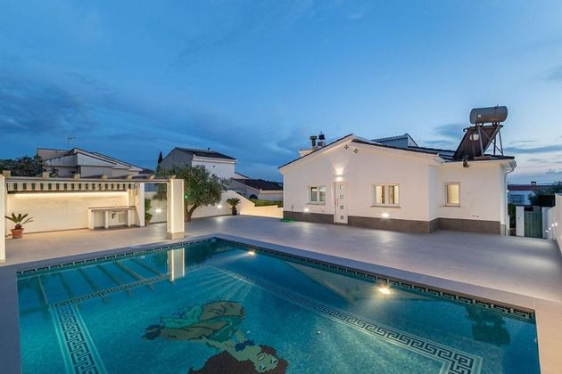 Foto 2 de Xalet en venda a Huétor Vega de 3 habitacions amb terrassa i piscina