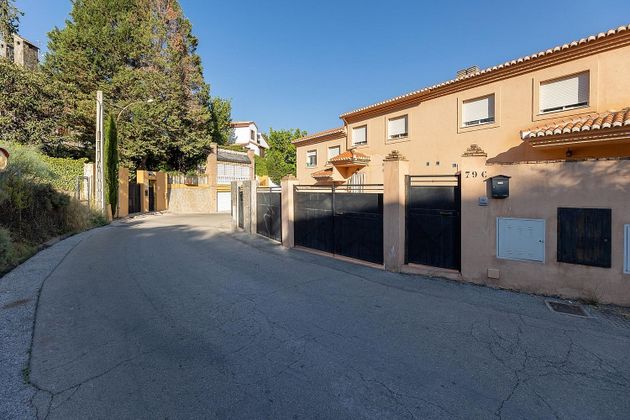 Foto 1 de Casa adossada en venda a Cenes de la Vega de 4 habitacions amb terrassa i garatge