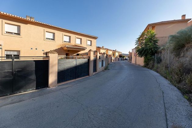 Foto 2 de Venta de casa adosada en Cenes de la Vega de 4 habitaciones con terraza y garaje