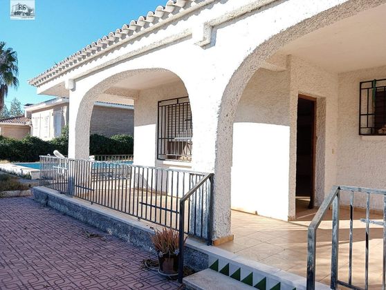Foto 1 de Venta de chalet en El Carme-Sant Agustí-Bonavista de 6 habitaciones con terraza y piscina