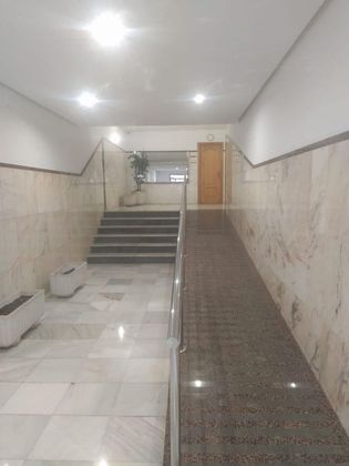 Foto 1 de Alquiler de piso en Juan Carlos I de 3 habitaciones con muebles y balcón