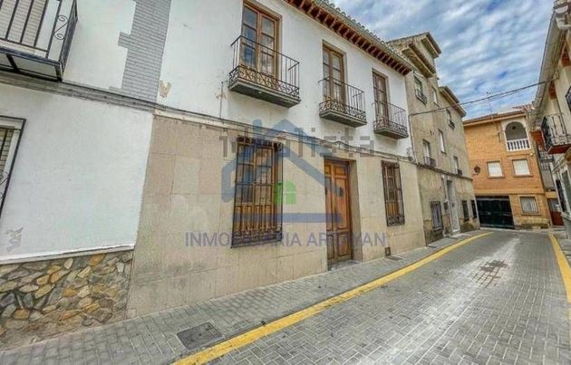 Foto 1 de Casa adossada en venda a calle Pintor Julio García Villena de 7 habitacions amb terrassa