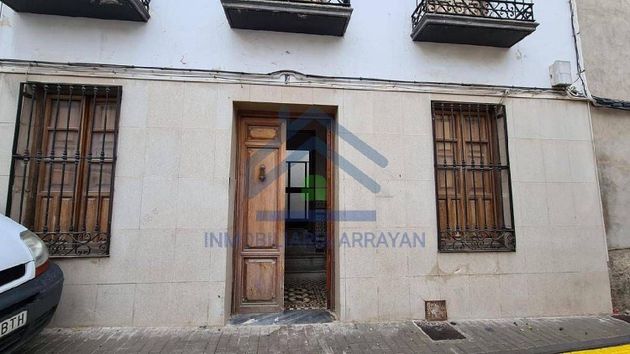 Foto 2 de Casa adossada en venda a calle Pintor Julio García Villena de 7 habitacions amb terrassa