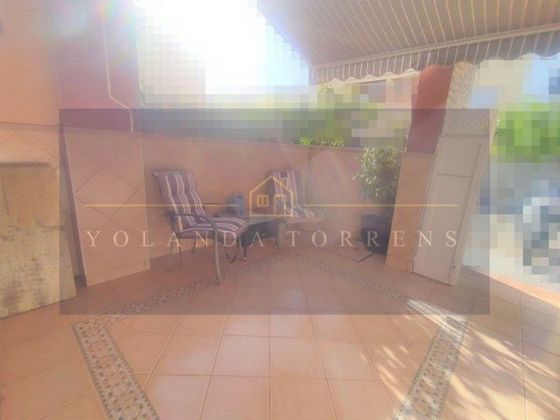 Foto 2 de Casa adossada en venda a Oromana de 4 habitacions amb terrassa i garatge