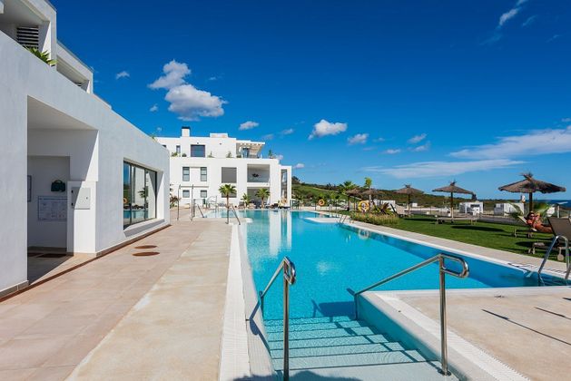 Foto 1 de Pis en venda a La Alcaidesa de 4 habitacions amb terrassa i piscina