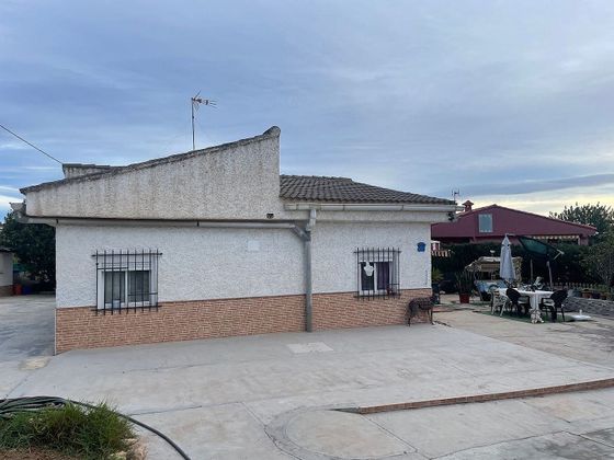 Foto 2 de Venta de chalet en Pedralba de 4 habitaciones con terraza y piscina