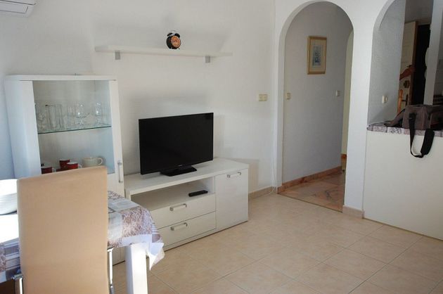 Foto 2 de Alquiler de piso en La Carihuela de 1 habitación con piscina y muebles