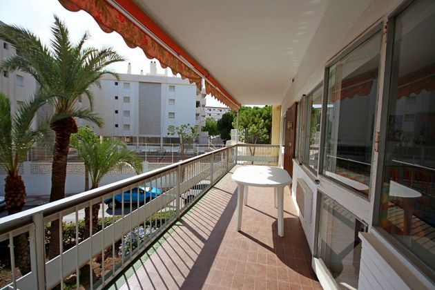 Foto 2 de Venta de piso en La Carihuela de 4 habitaciones con terraza y piscina