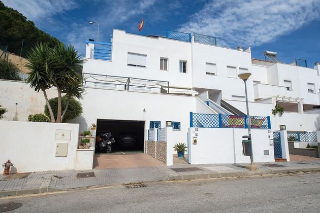 Foto 1 de Casa adossada en venda a El Pinar - Palacio de Congresos de 3 habitacions amb terrassa i piscina